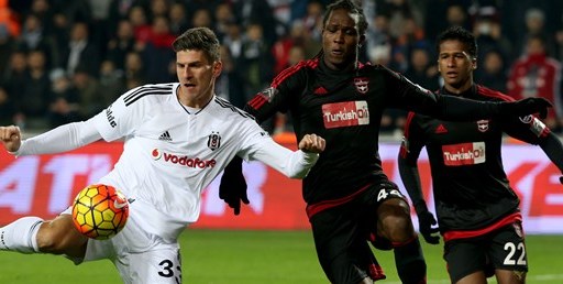 Beşiktaş shfrytëzon gabimin e Fenerit