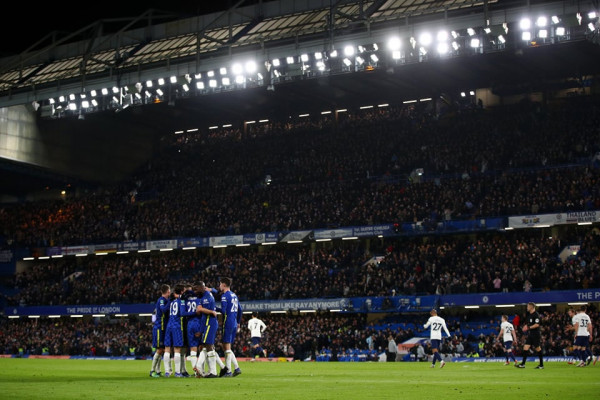 Conte mposhtet nga ish-skuadra, Chelsea afër finales
