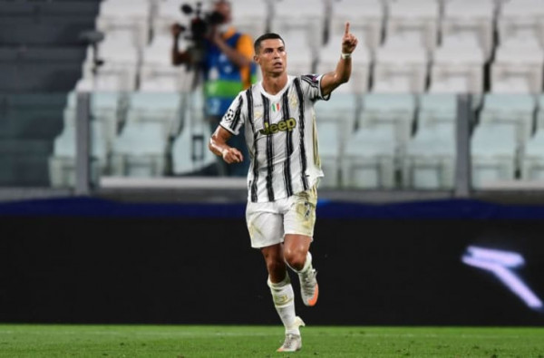 Cristiano Ronaldo nuk është golashënuesi më i mirë në histori! Cristiano Ronaldo nuk është golashënuesi më i mirë në histori!