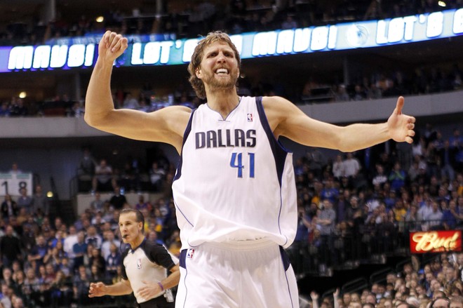 Dirk Nowitzki vazhdon me Dallasin