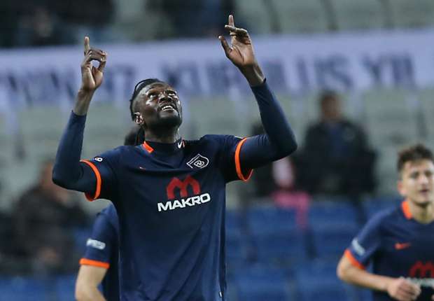 Adebayor me hat-trick pas 6 vitesh