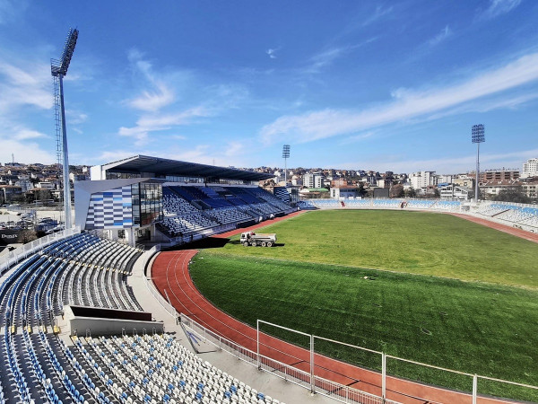 Stadiumi “Fadil Vokrri” do të bëhet me fushë hibride