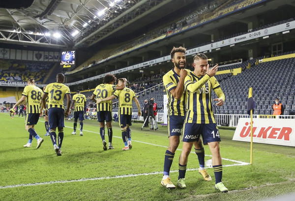 Fitorja e tretë rresht për Fenerbahçen, ngritet në pozitën e dytë