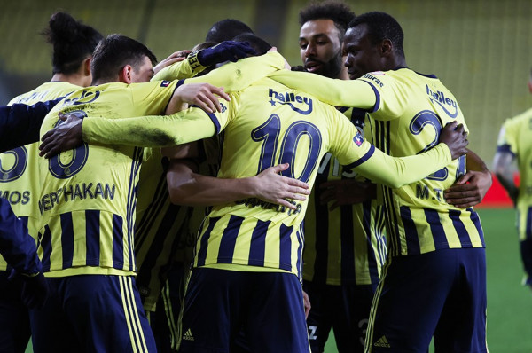 Hadërgjonaj eliminohet, Fenerbahçe në çerekfinale