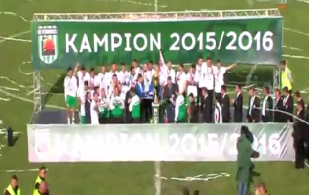 Kampioni e ngriti trofeun