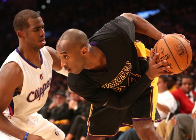 Kobe shkëlqen, Lakers ende s’fiton
