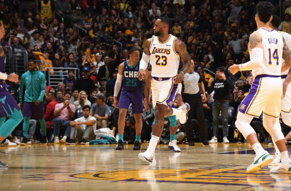 Lakers fillon të kap ritmin