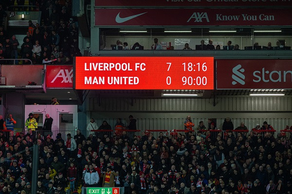 Liverpool turpëron Manchester Unitedin