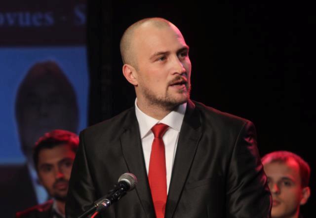 Nga basketbolli në politikë
