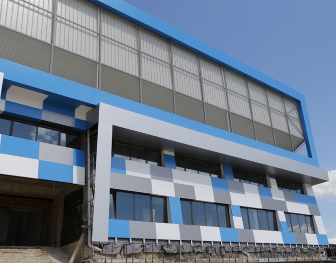 Vokrri viziton stadiumet që po rinovohen