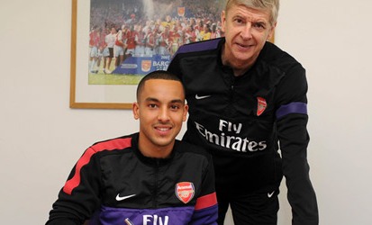 Walcott nënshkroi kontratën