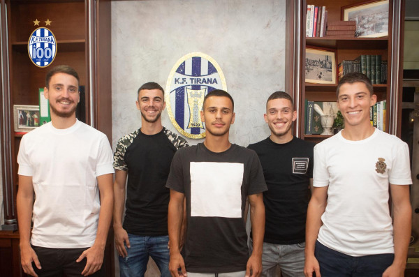 Tirana i rinovon kontratat me të rinjtë