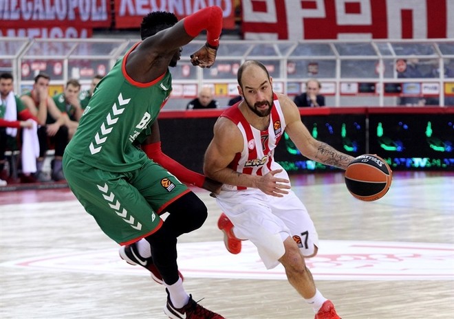 Olympiacosi deklason Baskonian