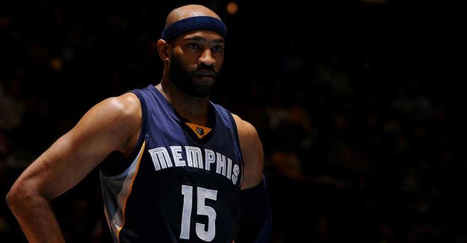 Vince Carter bëhet “mbret”